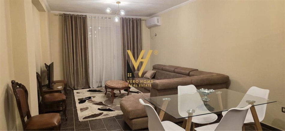 Tirane, jepet me qera apartament 2+1+Ballkon Kati 6, 120 m² 500 € (YZBERISHT)