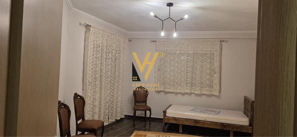 Tirane, jepet me qera apartament 2+1+Ballkon Kati 6, 120 m² 500 € (YZBERISHT)