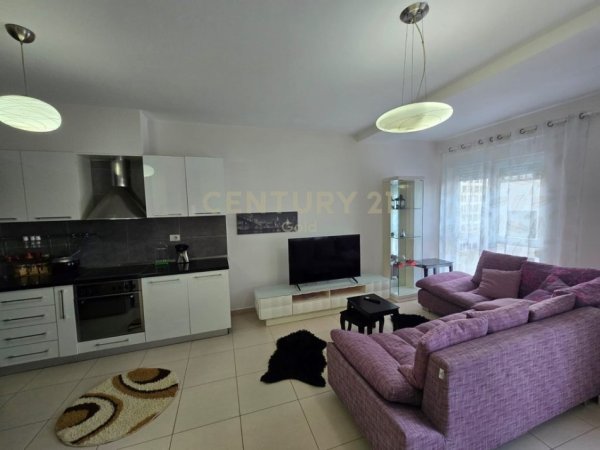 Tirane, jepet me qera apartament 2+1+Ballkon Kati 5, 92 m² 700 € 