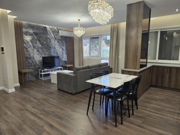 Tirane, shitet apartament 2+1+Ballkon Kati 2, 121 m² 210.000 € (Kopshti Botanik)