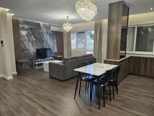 Tirane, shitet apartament 2+1+Ballkon Kati 2, 121 m² 210.000 € (Kopshti Botanik)
