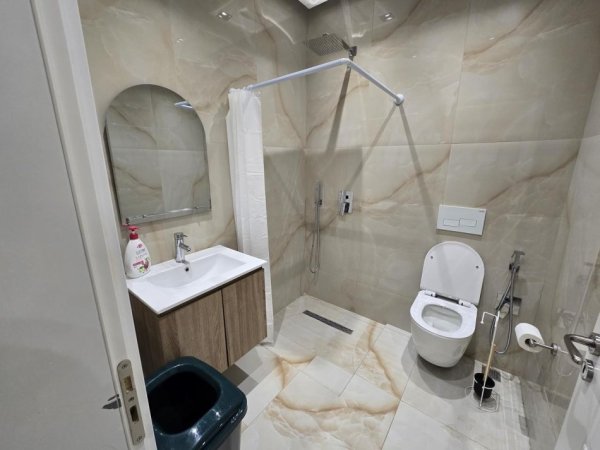 Tirane, shitet apartament 2+1+Ballkon Kati 2, 121 m² 210.000 € (Kopshti Botanik)