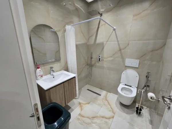 Tirane, shitet apartament 2+1+Ballkon Kati 2, 121 m² 210.000 € (Kopshti Botanik)