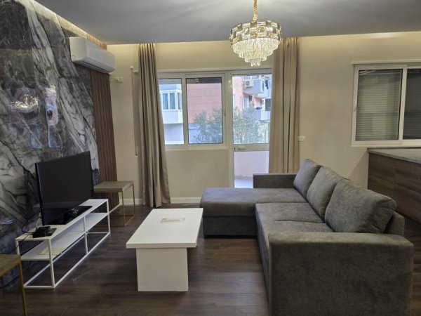 Tirane, shitet apartament 2+1+Ballkon Kati 2, 121 m² 210.000 € (Kopshti Botanik)