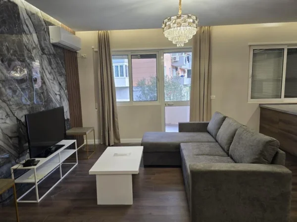 Tirane, shitet apartament 2+1+Ballkon Kati 2, 121 m² 210.000 € (Kopshti Botanik)