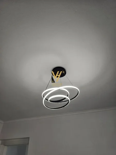 Tirane, jepet me qera zyre Kati 5, 74 m² 680 € (TREGU CAM)