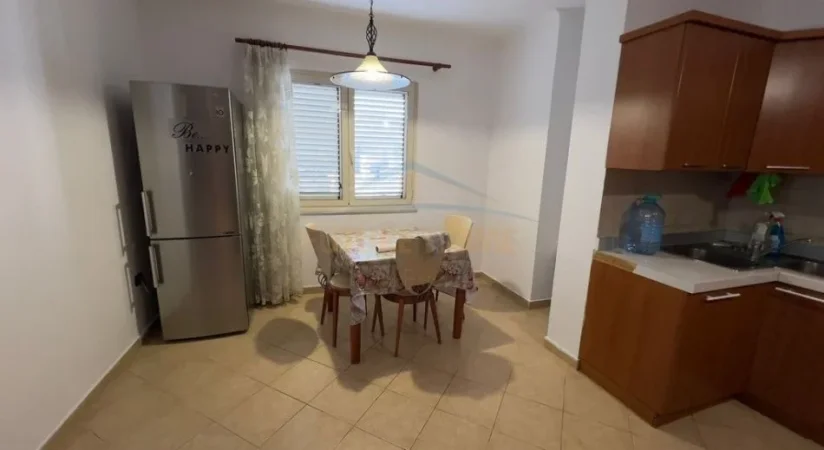 Tirane, jepet me qera apartament 2+1 Kati 4, 128 m² 830 € (Liqeni Artificial)