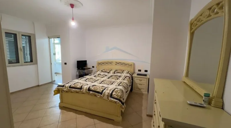 Tirane, jepet me qera apartament 2+1 Kati 4, 128 m² 830 € (Liqeni Artificial)