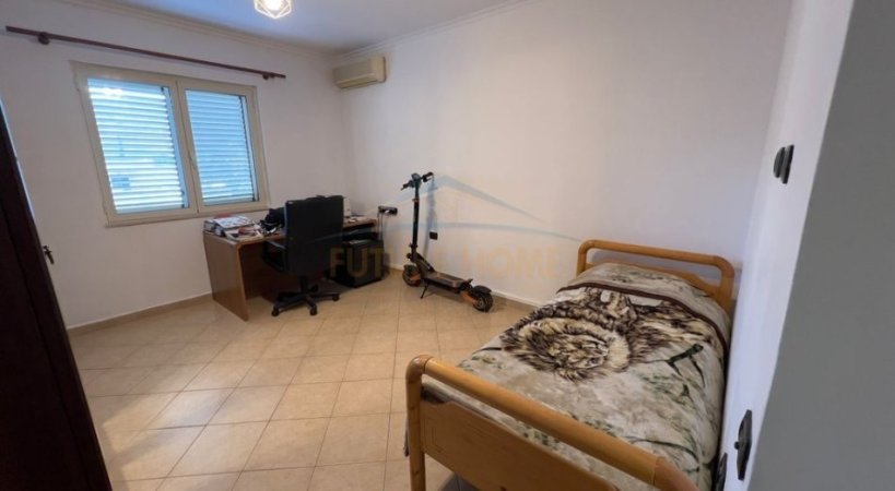 Tirane, jepet me qera apartament 2+1 Kati 4, 128 m² 830 € (Liqeni Artificial)