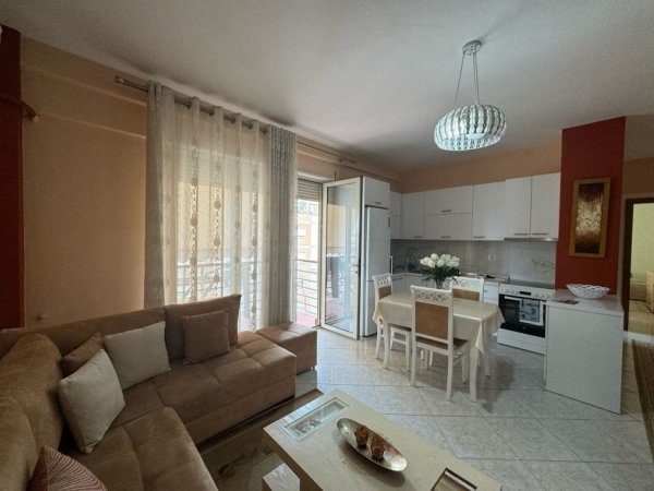 Tirane, jepet me qera apartament 1+1+Ballkon Kati 9, 75 m² 500 € (Don Bosko)