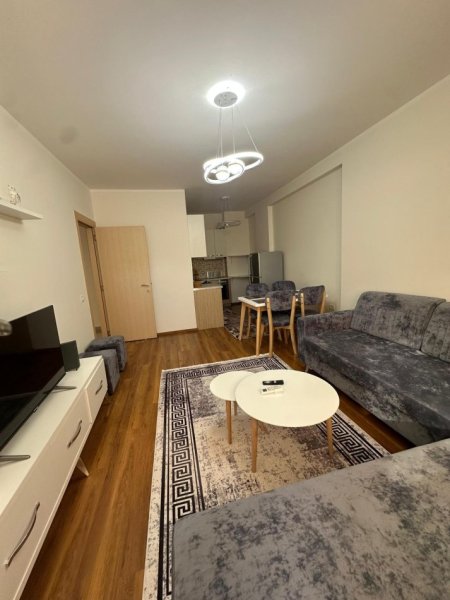 Tirane, jepet me qera apartament 1+1 Kati 7, 75 m² 700 € (KOMUNA E PARISIT)