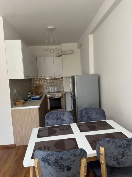 Tirane, jepet me qera apartament 1+1 Kati 7, 75 m² 700 € (KOMUNA E PARISIT)