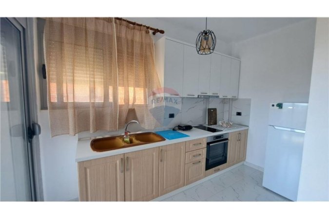 Vlore, jepet me qera apartament 2+1 , 100 m² 550 € (Rruga Sazani, Vlore)