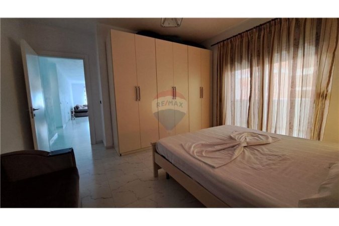 Vlore, jepet me qera apartament 2+1 , 100 m² 550 € (Rruga Sazani, Vlore)
