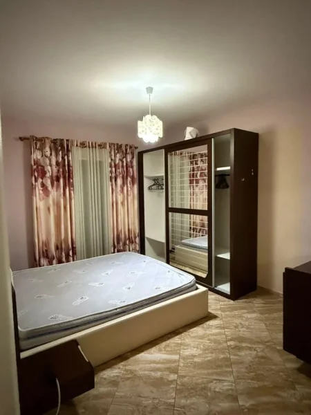 Tirane, jepet me qera apartament 2+1+Ballkon Kati 2, 108 m² 550 € (Unaza e Re)