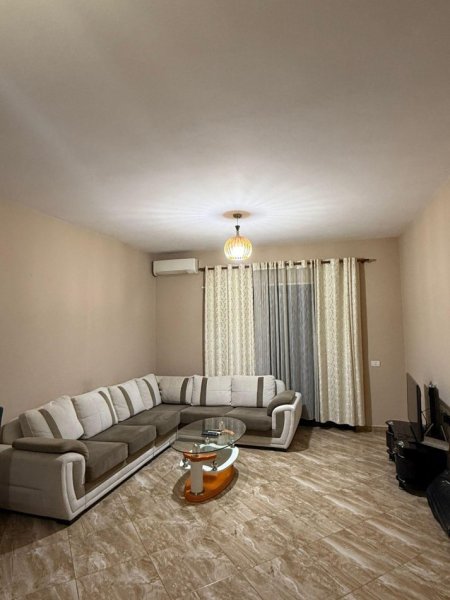 Tirane, jepet me qera apartament 2+1+Ballkon Kati 2, 108 m² 550 € (Unaza e Re)