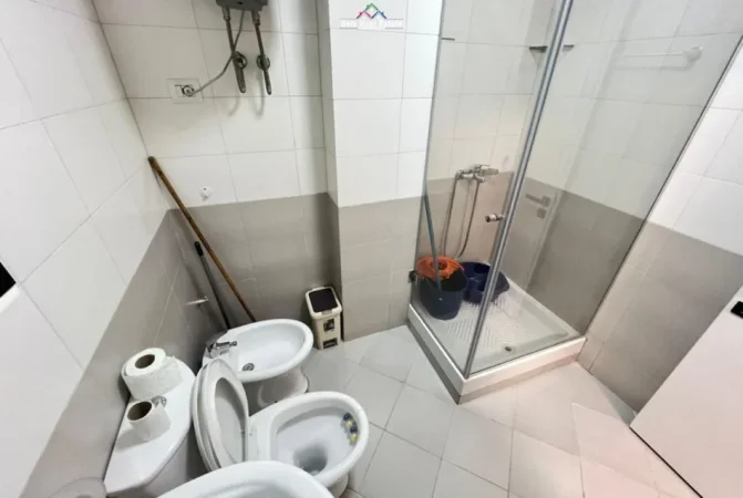 Tirane, jepet me qera apartament 2+1+Ballkon Kati 6, 85 m² 650 € (Rruga Jordan Misja)