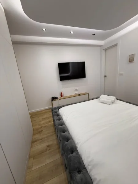 Tirane, jepet me qera garsonier 1+1 Kati 0, 550 € 