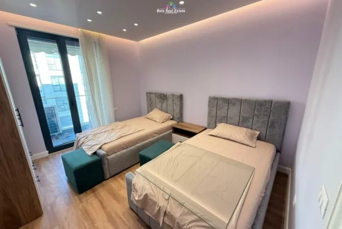 Tirane, jepet me qera apartament 3+1+Ballkon Kati 7, 140 m² 1.200 € (Kompleksi Erli)