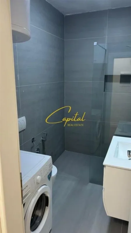 Tirane, jepet me qera apartament 1+1 Kati 1, 68 m² 430 € (5 MAJI)