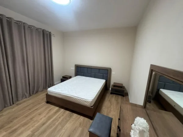 Tirane, jepet me qera apartament 2+1 Kati 2, 500 € 