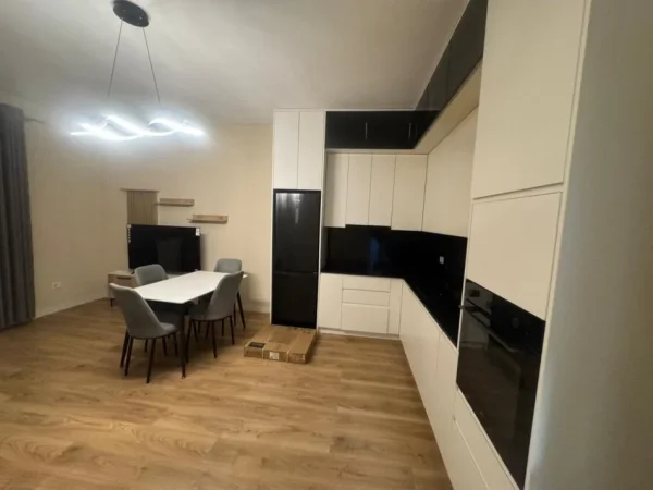 Tirane, jepet me qera apartament 2+1 Kati 2, 500 € 