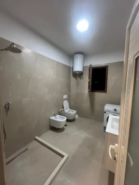 Tirane, jepet me qera apartament 2+1 Kati 2, 500 € 
