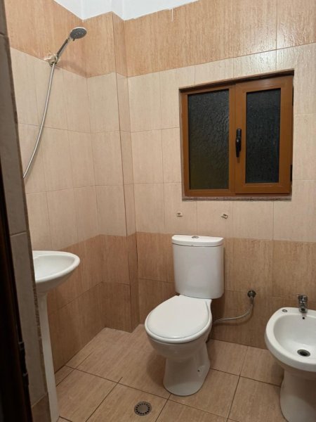 Tirane, jepet me qera apartament 1+1 Kati 2, 45 m² 500 € (ali demi)
