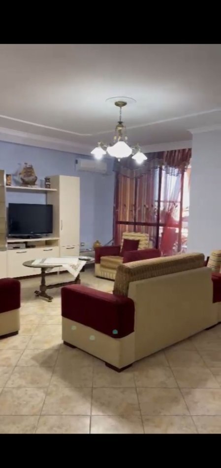 Tirane, jepet me qera apartament 2+1+Ballkon Kati 4, 120 m² 650 € (21 DHJETORI)