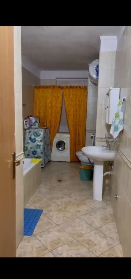 Tirane, jepet me qera apartament 2+1+Ballkon Kati 4, 120 m² 650 € (21 DHJETORI)
