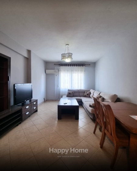 Tirane, jepet me qera apartament 2+1+Ballkon , 700 € 