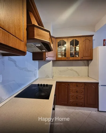 Tirane, jepet me qera apartament 2+1+Ballkon , 700 € 