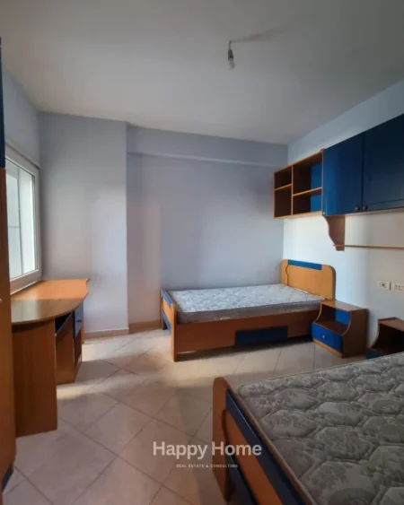 Tirane, jepet me qera apartament 2+1+Ballkon , 700 € 