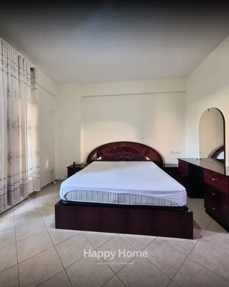 Tirane, jepet me qera apartament 2+1+Ballkon , 700 € 