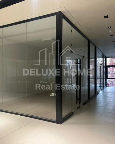 Tirane, jepet me qera ambjent biznesi Kati 2, 35 m² 