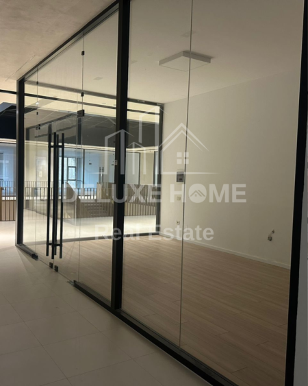 Tirane, jepet me qera ambjent biznesi Kati 2, 35 m² 