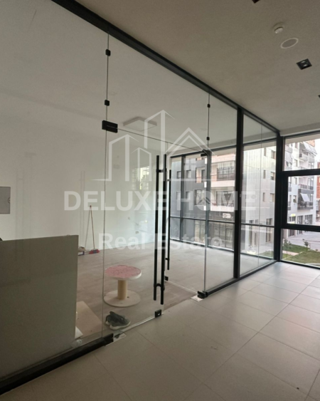 Tirane, jepet me qera ambjent biznesi Kati 2, 35 m² 