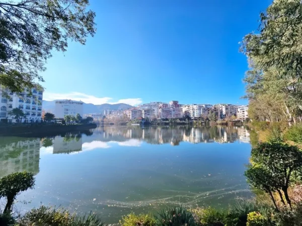 Tirane, shitet apartament Dublex , 209 m² 398.000 € (liqeni thate)