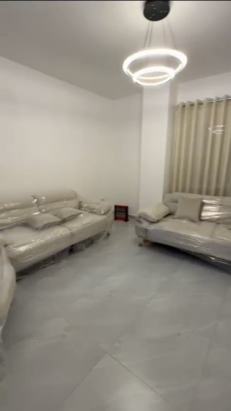 Tirane, jepet me qera apartament 2+1+Ballkon Kati 1, 95 m² (Rruga Bardhyl)
