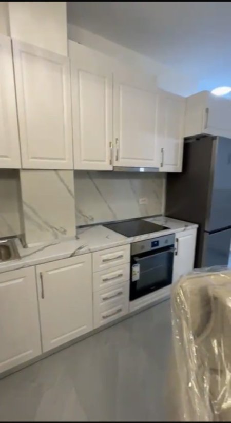 Tirane, jepet me qera apartament 2+1+Ballkon Kati 1, 95 m² (Rruga Bardhyl)