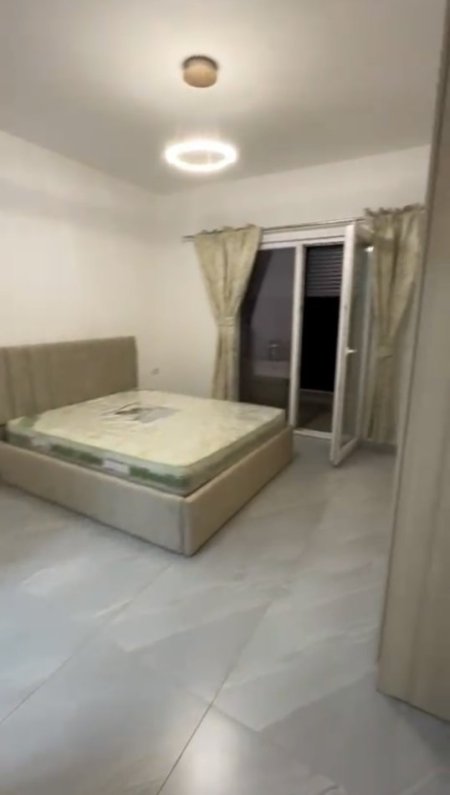 Tirane, jepet me qera apartament 2+1+Ballkon Kati 1, 95 m² (Rruga Bardhyl)