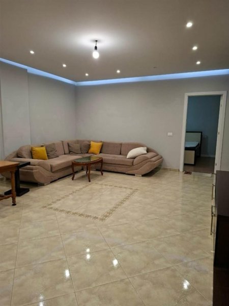 Tirane, jepet me qera apartament 2+1+Ballkon Kati 3, 80 m² 430 € (FRESK)