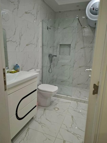 Tirane, jepet me qera apartament 2+1+Ballkon Kati 3, 80 m² 430 € (FRESK)