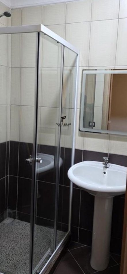 Tirane, jepet me qera apartament 2+1 Kati 6, 120 m² 500 € (YZBERISHT)