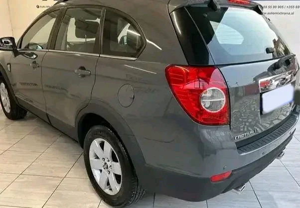 Tirane, shes Chevrolet captiva Benzin+Gaz, gri e erret manuale Klima 240.000 km 5499 €