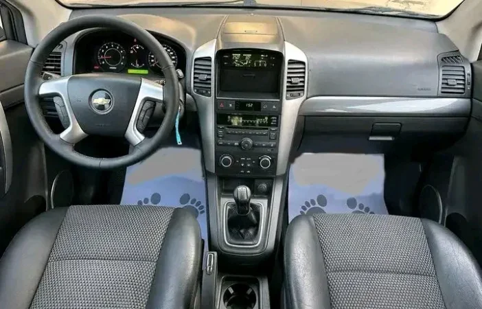 Tirane, shes Chevrolet captiva Benzin+Gaz, gri e erret manuale Klima 240.000 km 5499 €