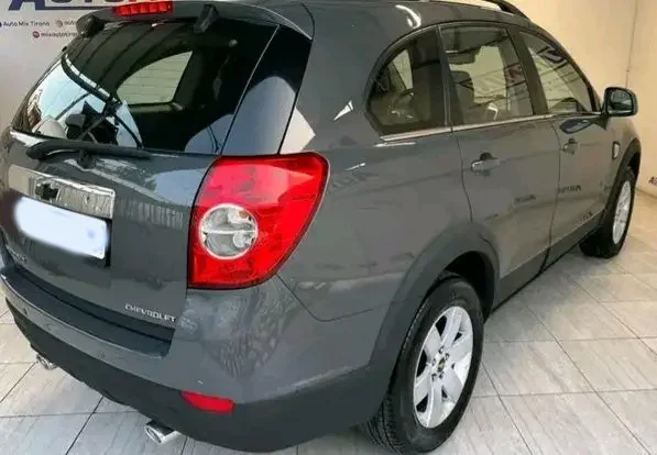 Tirane, shes Chevrolet captiva Benzin+Gaz, gri e erret manuale Klima 240.000 km 5499 €
