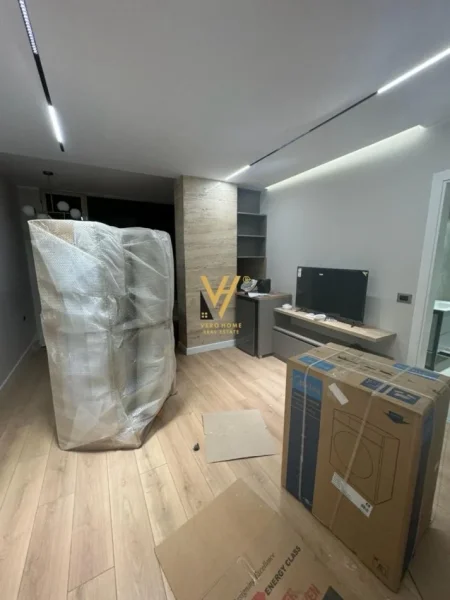 Tirane, jepet me qera apartament 1+1+Ballkon Kati 2, 55 m² 650 € (KOMUNA E PARISIT)