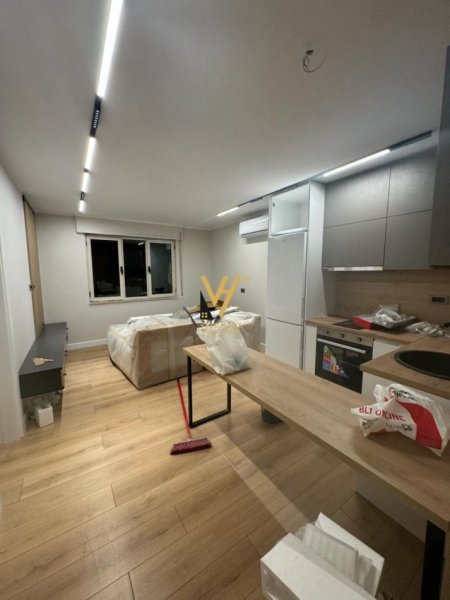 Tirane, jepet me qera apartament 1+1+Ballkon Kati 2, 55 m² 650 € (KOMUNA E PARISIT)
