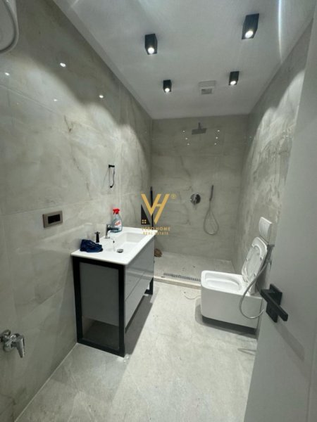 Tirane, jepet me qera apartament 1+1+Ballkon Kati 2, 55 m² 650 € (KOMUNA E PARISIT)